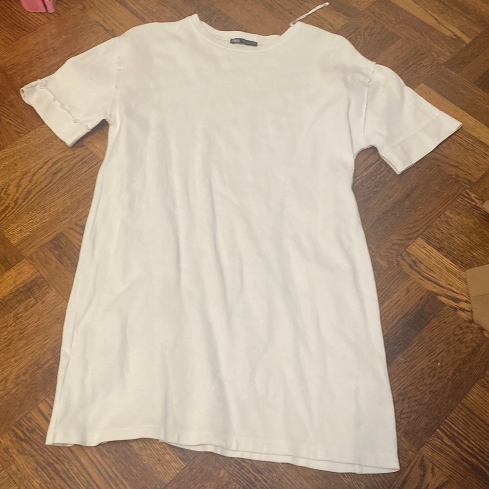 White short sleeved oversized Tee